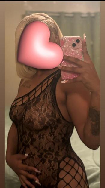 Red, 22  female escort, Panama City